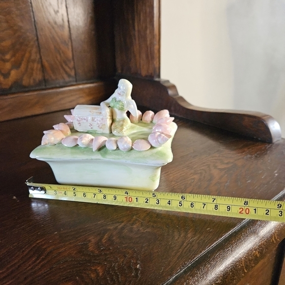 Very unique vintage mermaid and treasure chest trinket box. - Picture 11 of 12